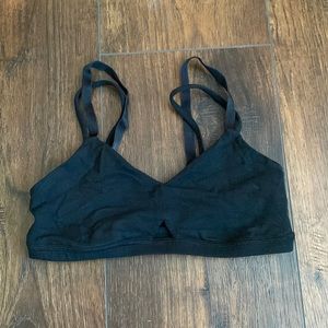 Lululemon sports bra size 6
